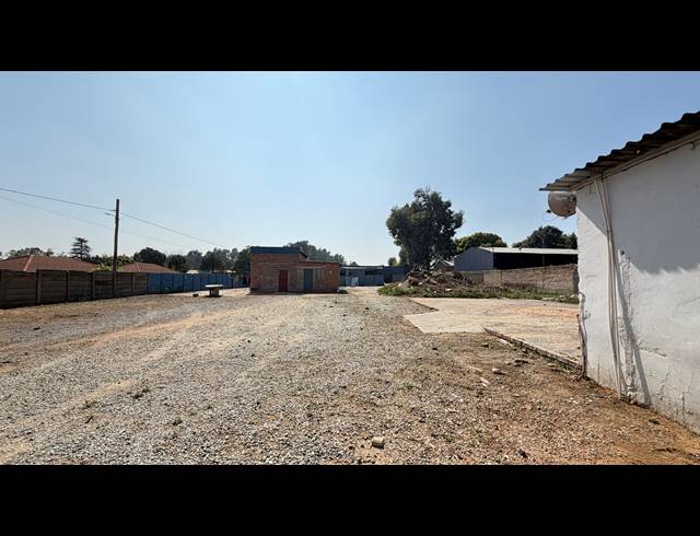 588M² INDUSTRIAL YARD FOR SALE IN PETIT